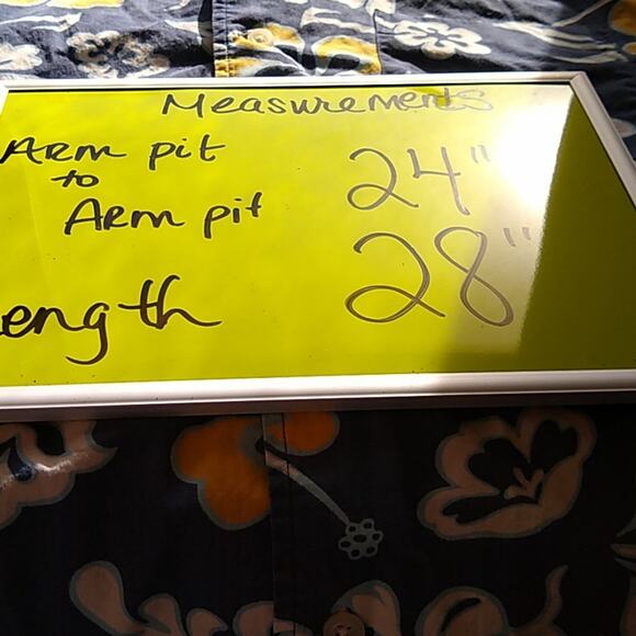 Structured short sleeve shirt . Size large - Picture 7 of 7